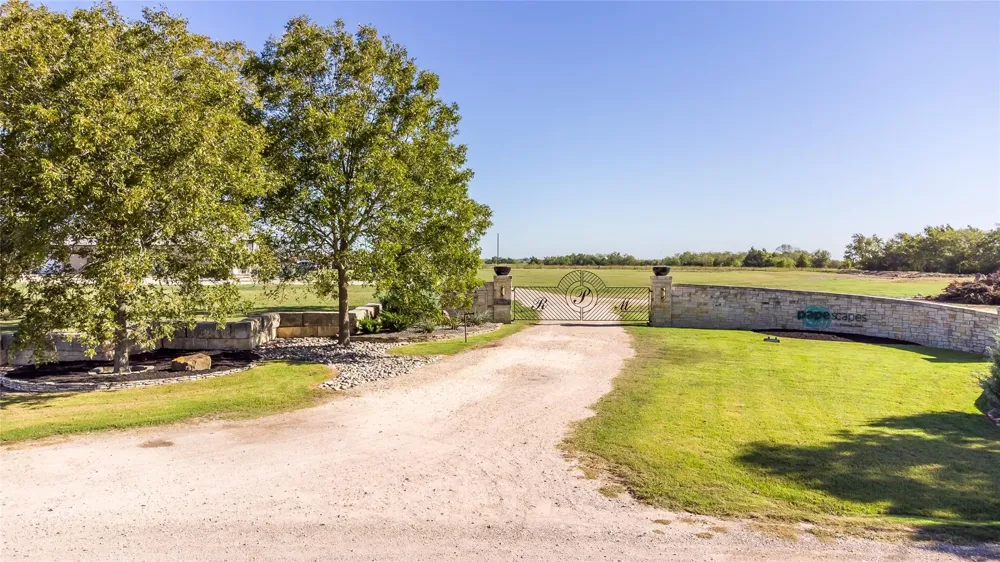 75 Memory Lane Burton, TX 77835