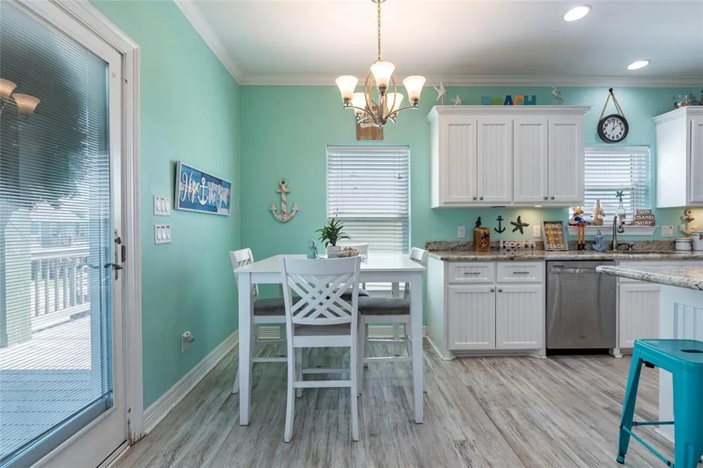 987 Surf Crystal Beach, TX 77650