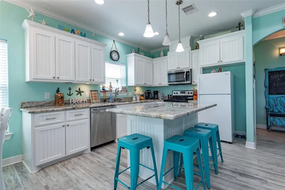 987 Surf Crystal Beach, TX 77650