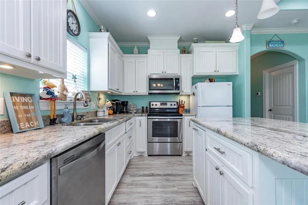 987 Surf Crystal Beach, TX 77650