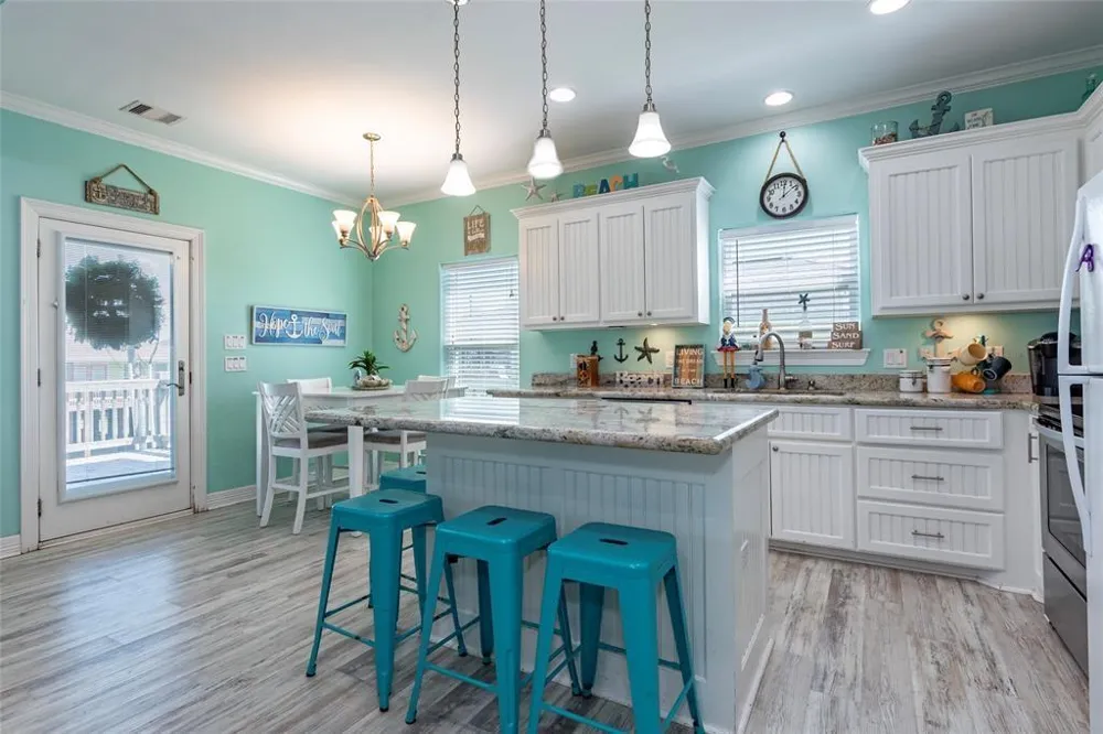987 Surf Crystal Beach, TX 77650