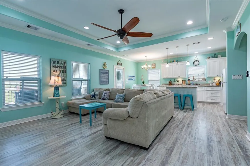 987 Surf Crystal Beach, TX 77650