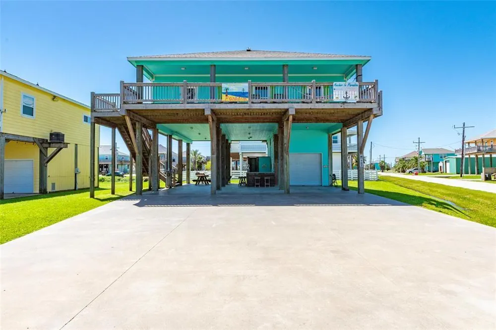 987 Surf Crystal Beach, TX 77650