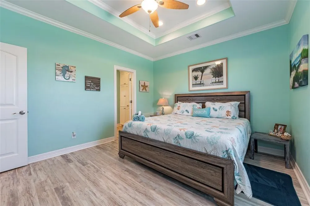 987 Surf Crystal Beach, TX 77650