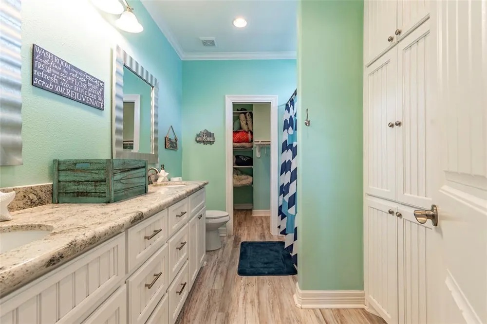 987 Surf Crystal Beach, TX 77650