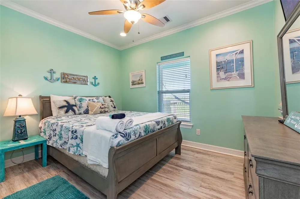 987 Surf Crystal Beach, TX 77650