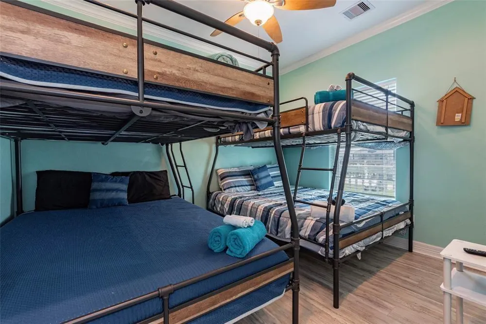 987 Surf Crystal Beach, TX 77650
