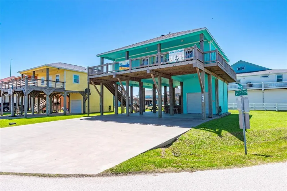 987 Surf Crystal Beach, TX 77650