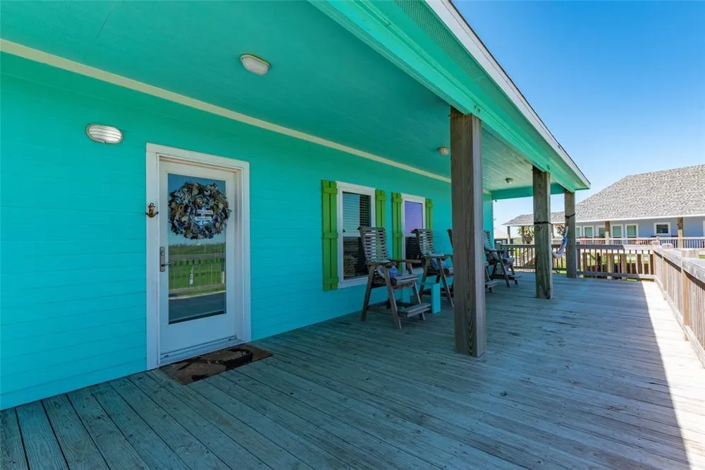 987 Surf Crystal Beach, TX 77650