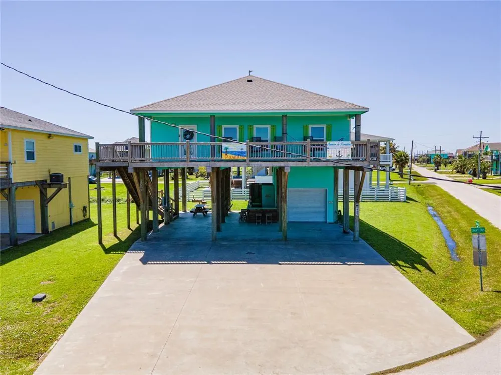 987 Surf Crystal Beach, TX 77650