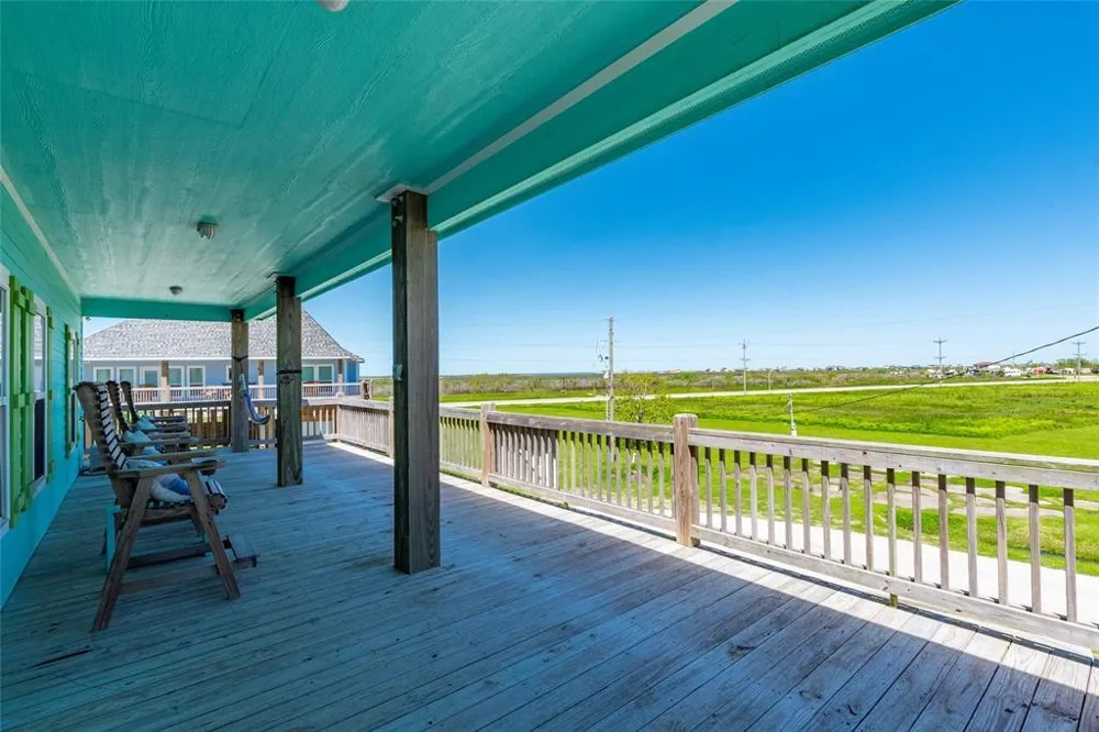 987 Surf Crystal Beach, TX 77650