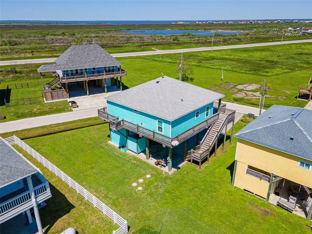987 Surf Crystal Beach, TX 77650