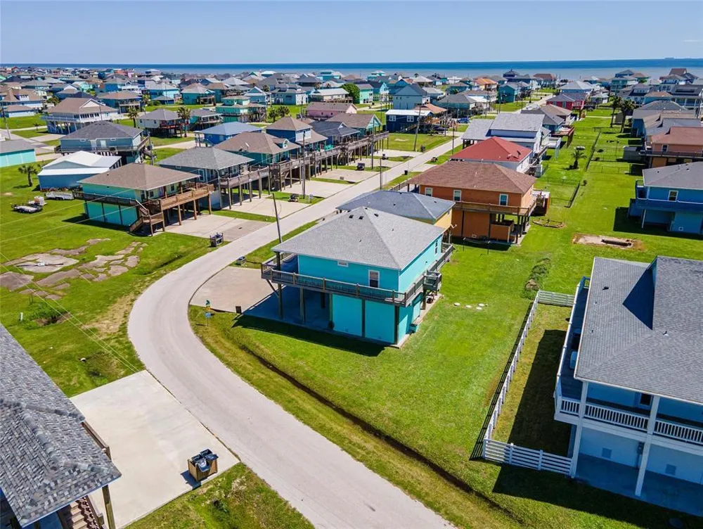 987 Surf Crystal Beach, TX 77650