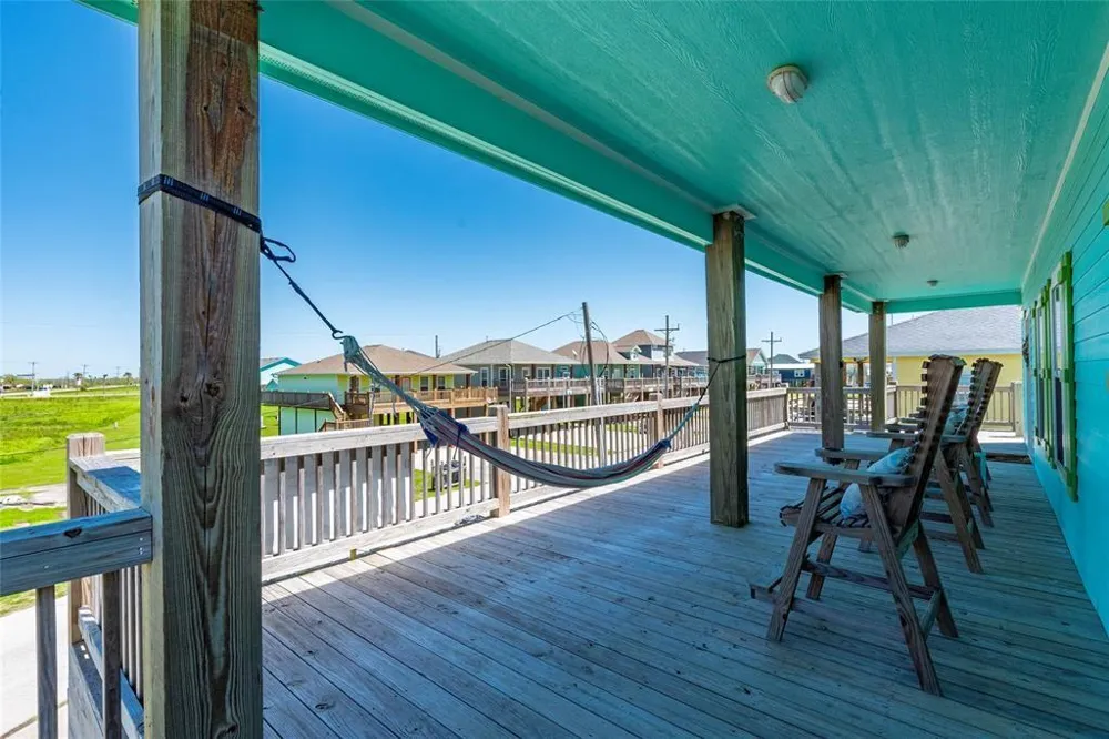 987 Surf Crystal Beach, TX 77650