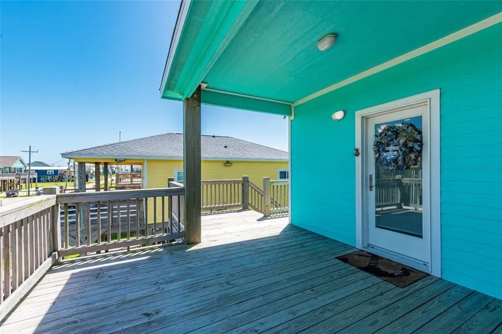 987 Surf Crystal Beach, TX 77650