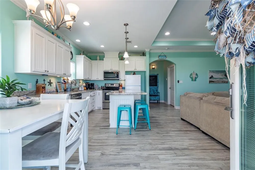 987 Surf Crystal Beach, TX 77650