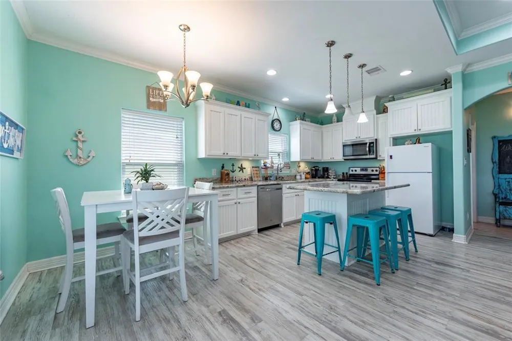 987 Surf Crystal Beach, TX 77650