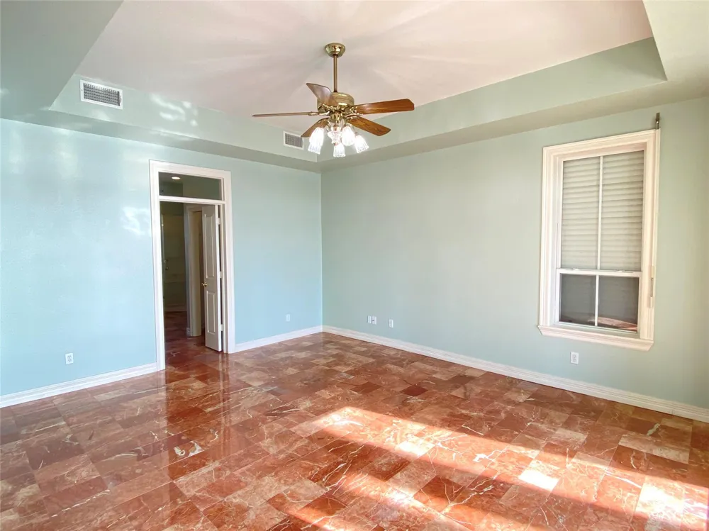 919 Long Reach Drive Tiki Island, TX 77554