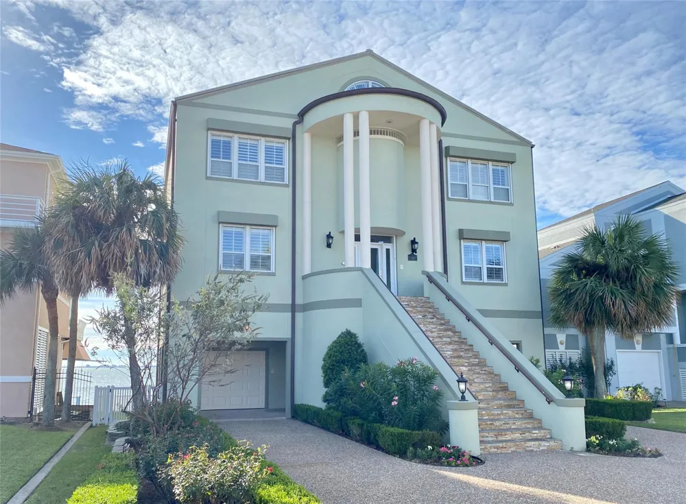 919 Long Reach Drive Tiki Island, TX 77554
