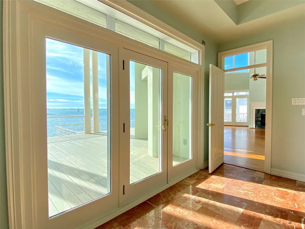 919 Long Reach Drive Tiki Island, TX 77554