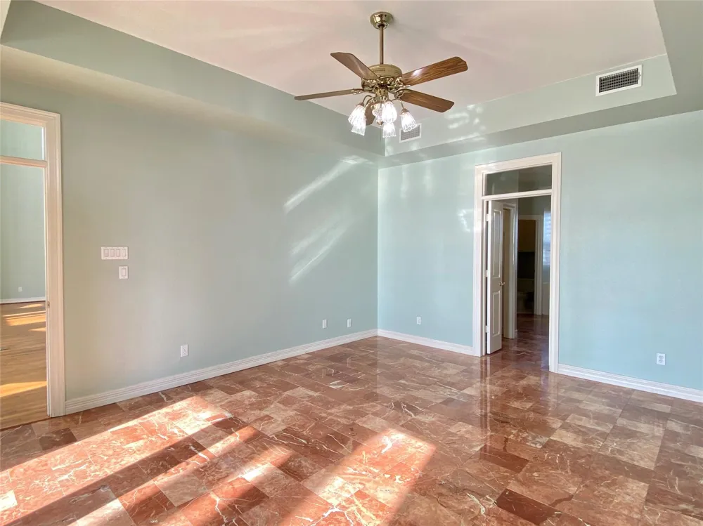 919 Long Reach Drive Tiki Island, TX 77554