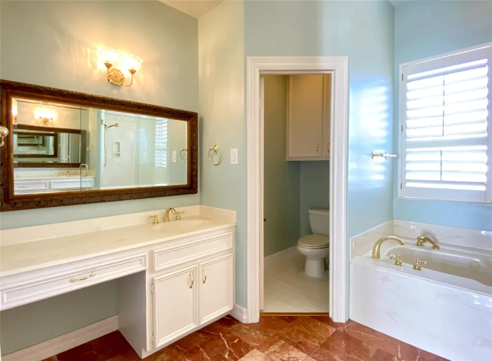 919 Long Reach Drive Tiki Island, TX 77554