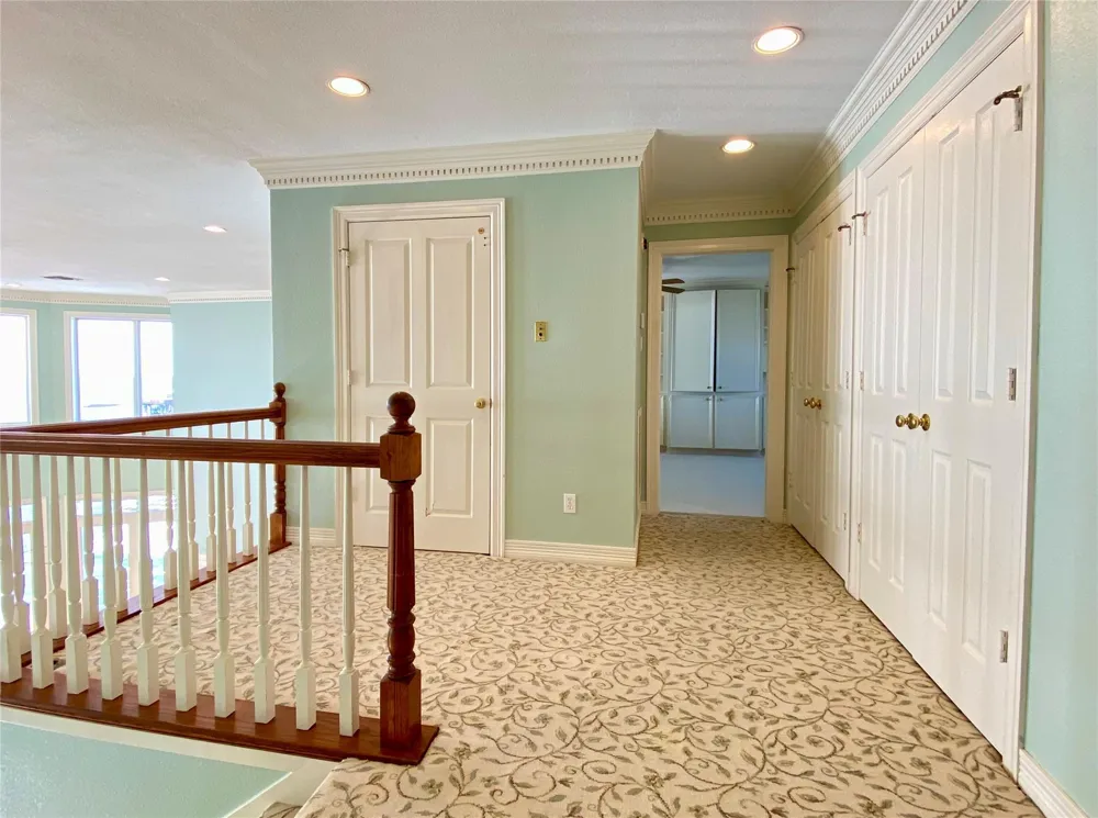 919 Long Reach Drive Tiki Island, TX 77554