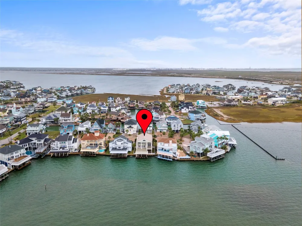 919 Long Reach Drive Tiki Island, TX 77554