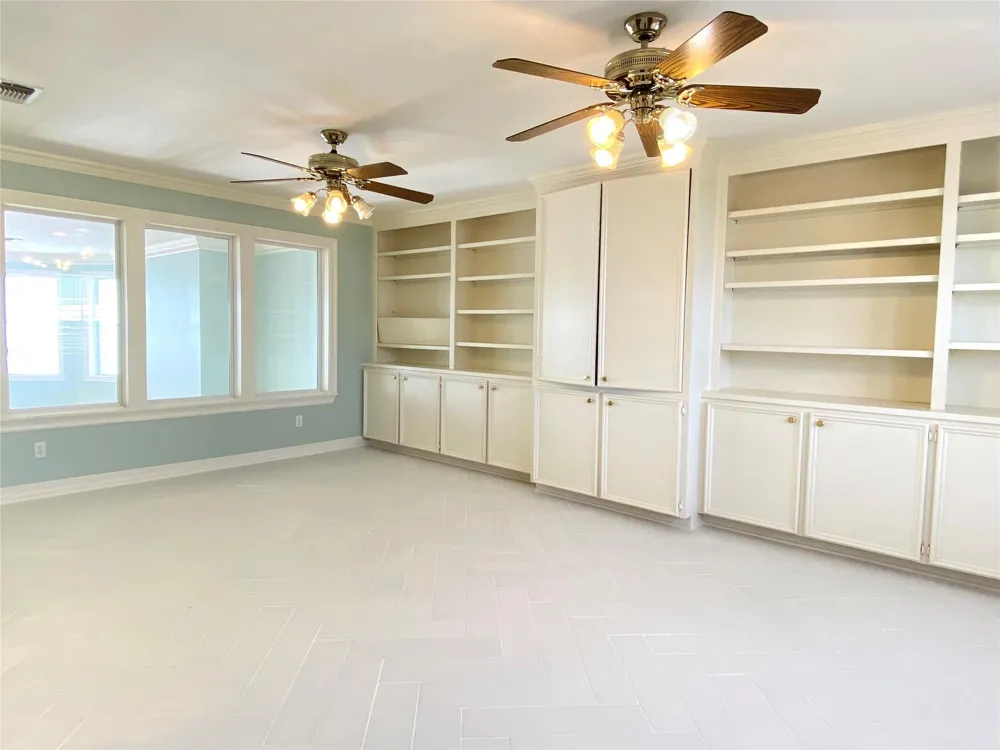 919 Long Reach Drive Tiki Island, TX 77554