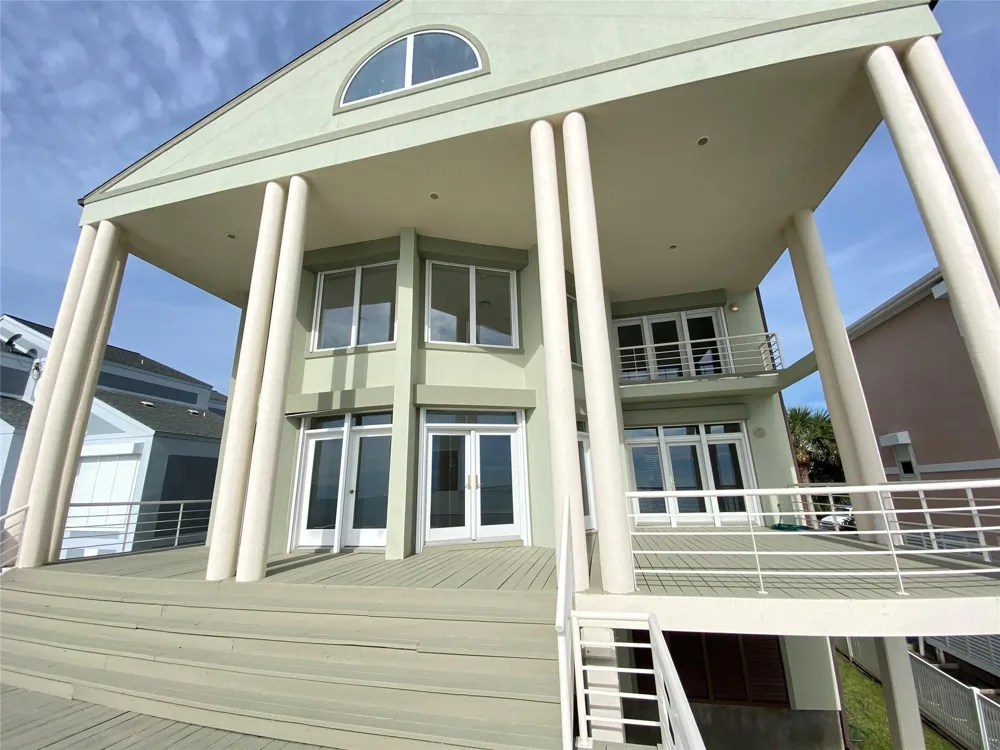 919 Long Reach Drive Tiki Island, TX 77554