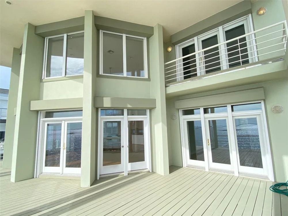 919 Long Reach Drive Tiki Island, TX 77554