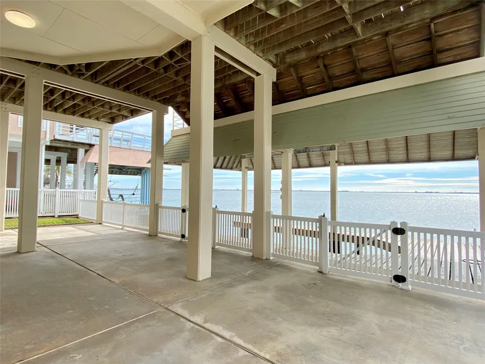 919 Long Reach Drive Tiki Island, TX 77554