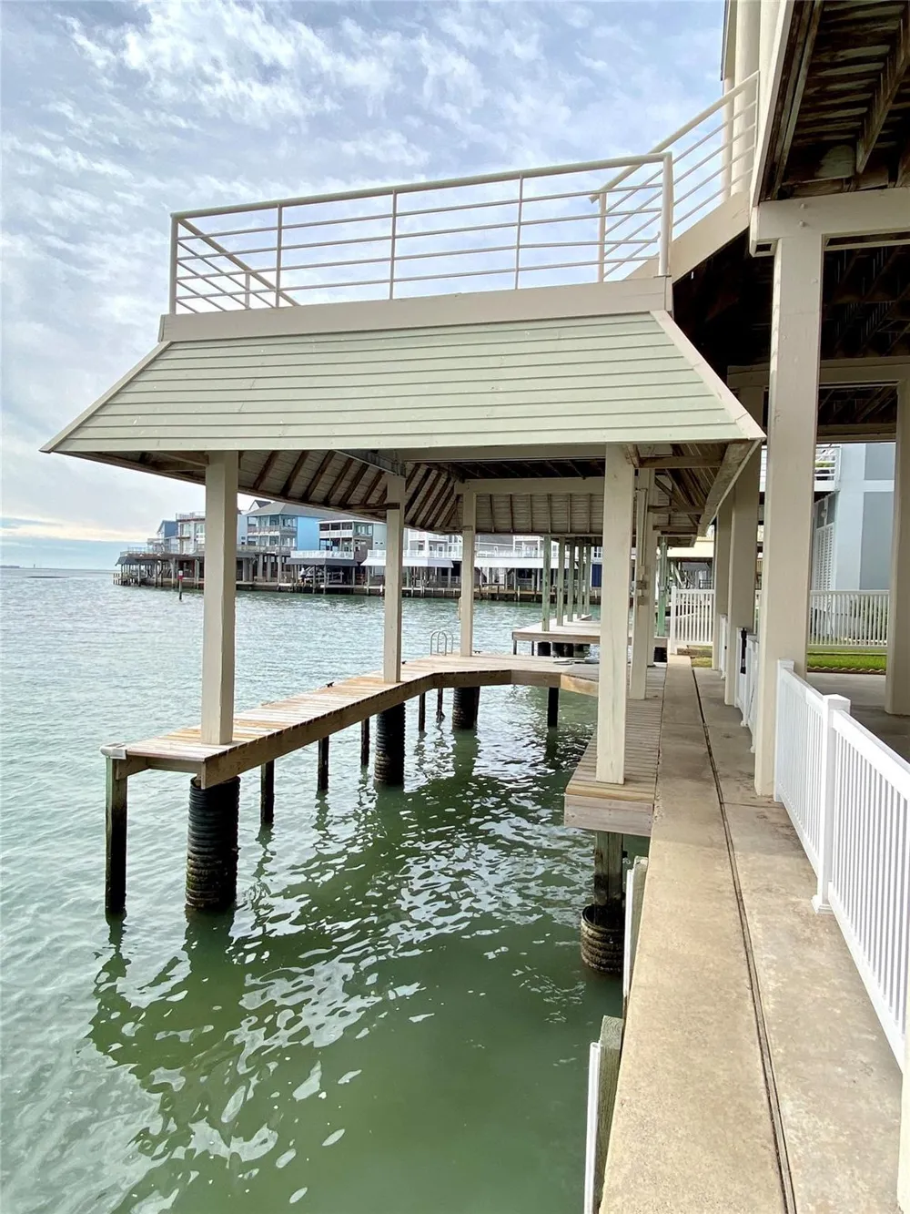 919 Long Reach Drive Tiki Island, TX 77554
