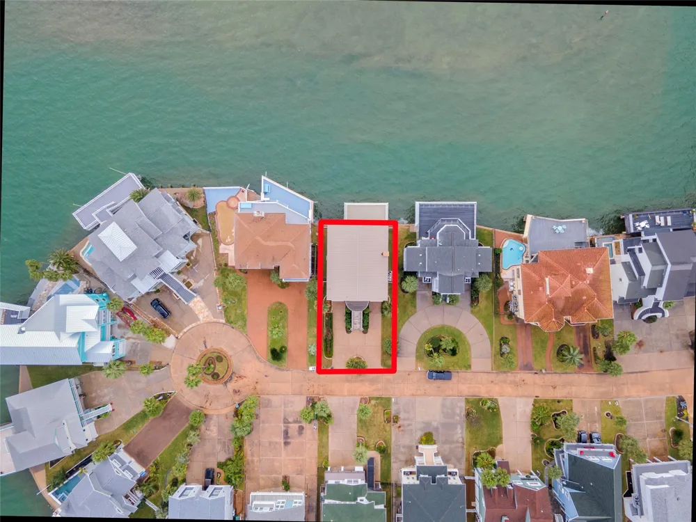 919 Long Reach Drive Tiki Island, TX 77554