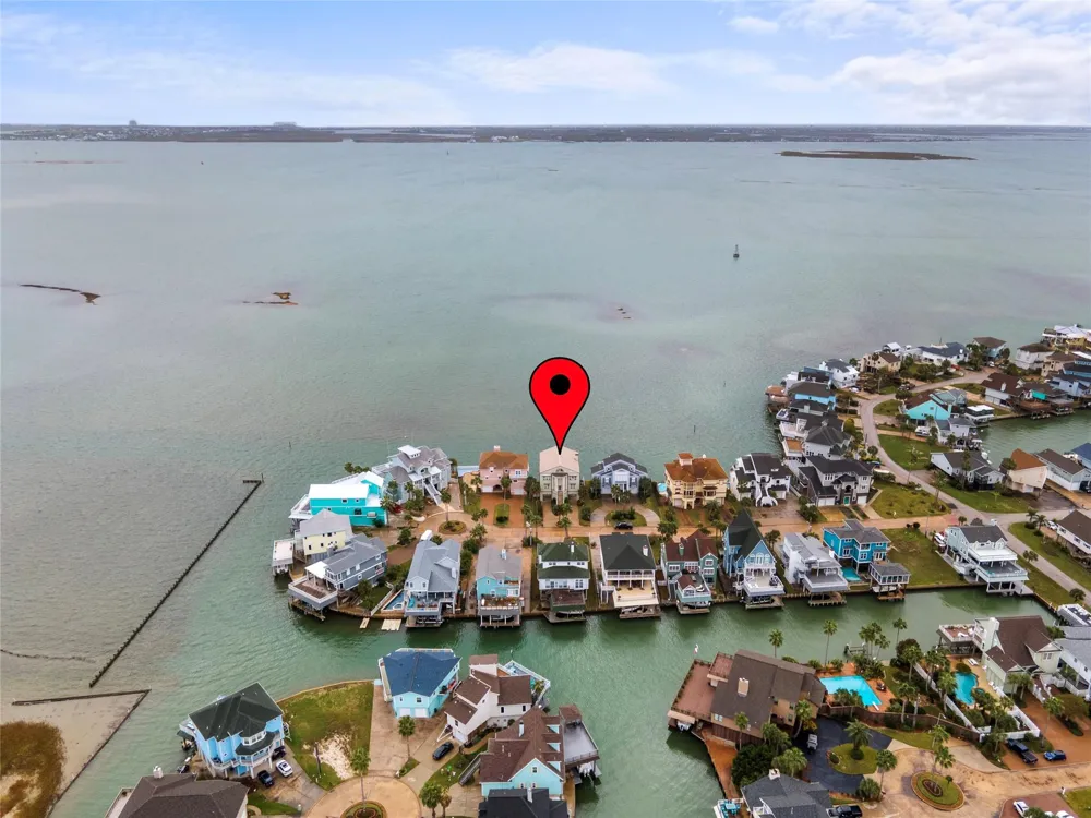 919 Long Reach Drive Tiki Island, TX 77554