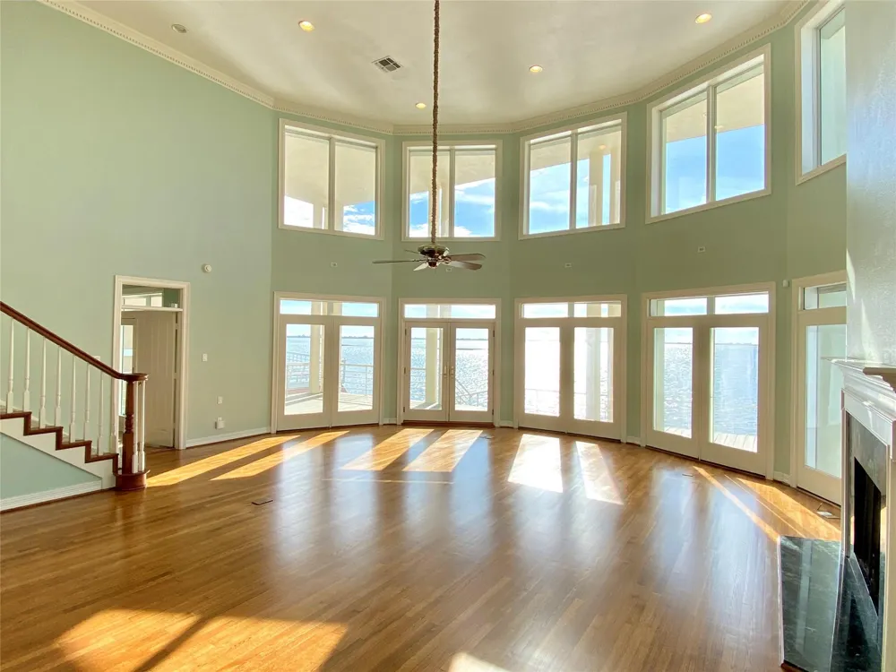 919 Long Reach Drive Tiki Island, TX 77554