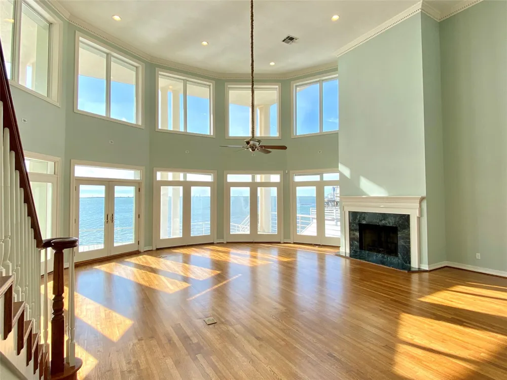 919 Long Reach Drive Tiki Island, TX 77554
