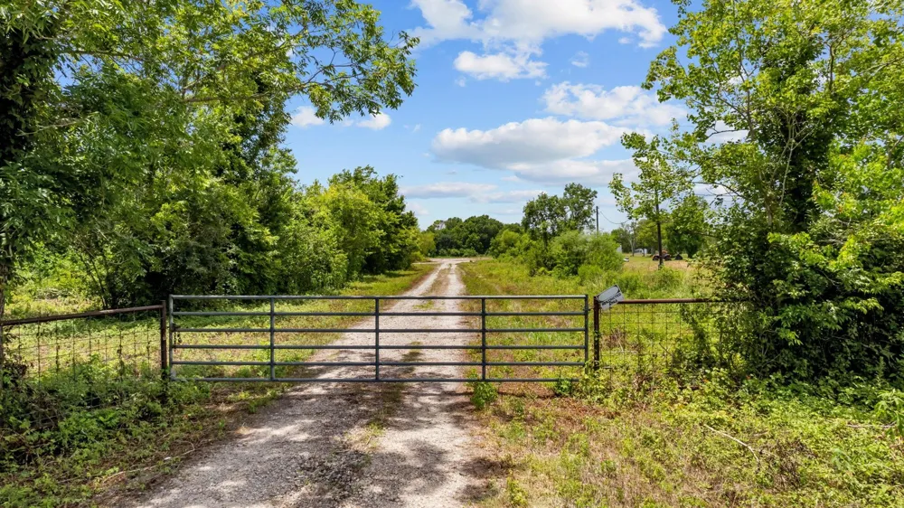 1403 Algoa Friendswood Road Alvin, TX 77511