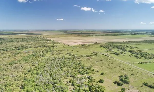 2 Farm Market 530 Edna, TX 77957