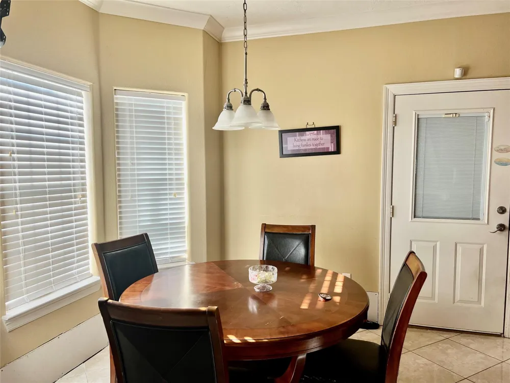 3301 Roya Court Port Arthur, TX 77642