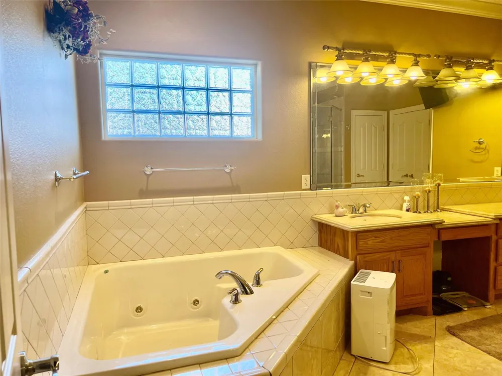 3301 Roya Court Port Arthur, TX 77642