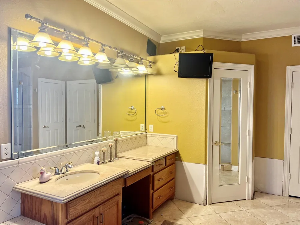 3301 Roya Court Port Arthur, TX 77642