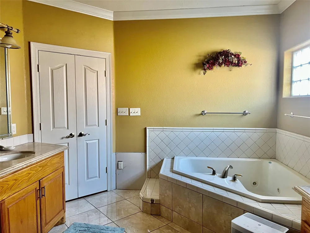 3301 Roya Court Port Arthur, TX 77642
