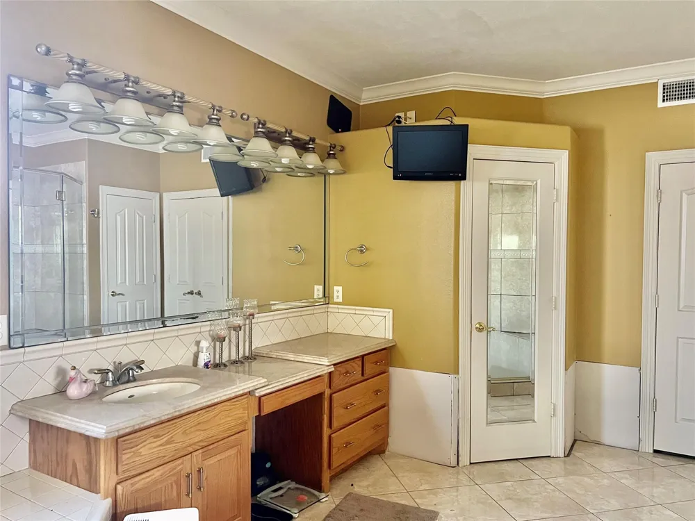 3301 Roya Court Port Arthur, TX 77642
