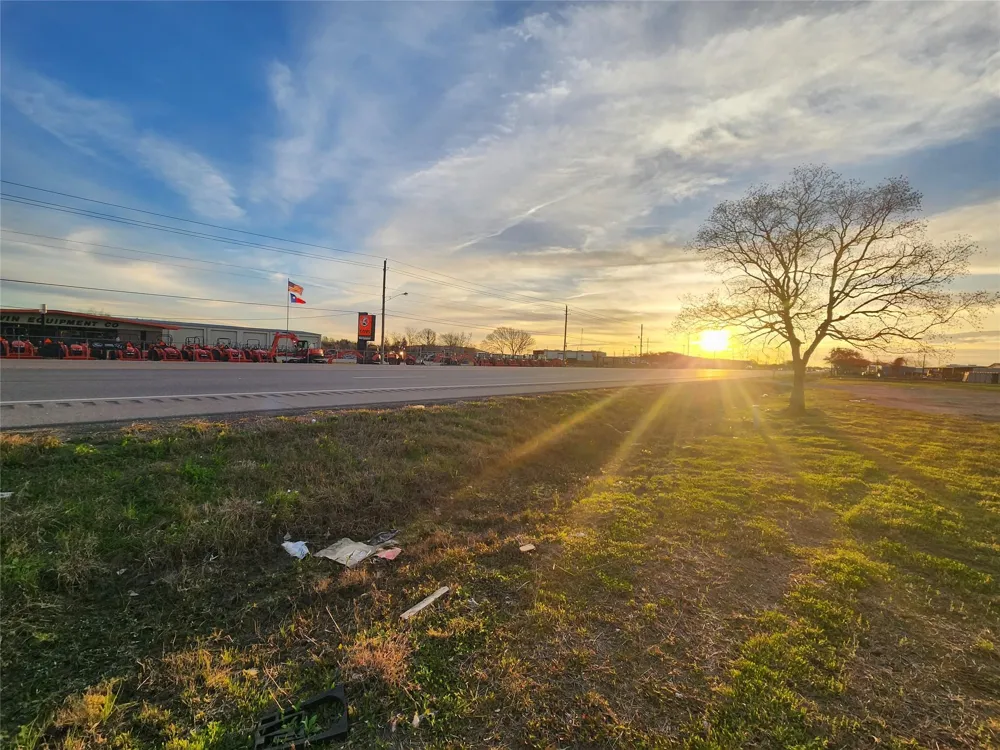 3610 E Highway 6 Alvin, TX 77511
