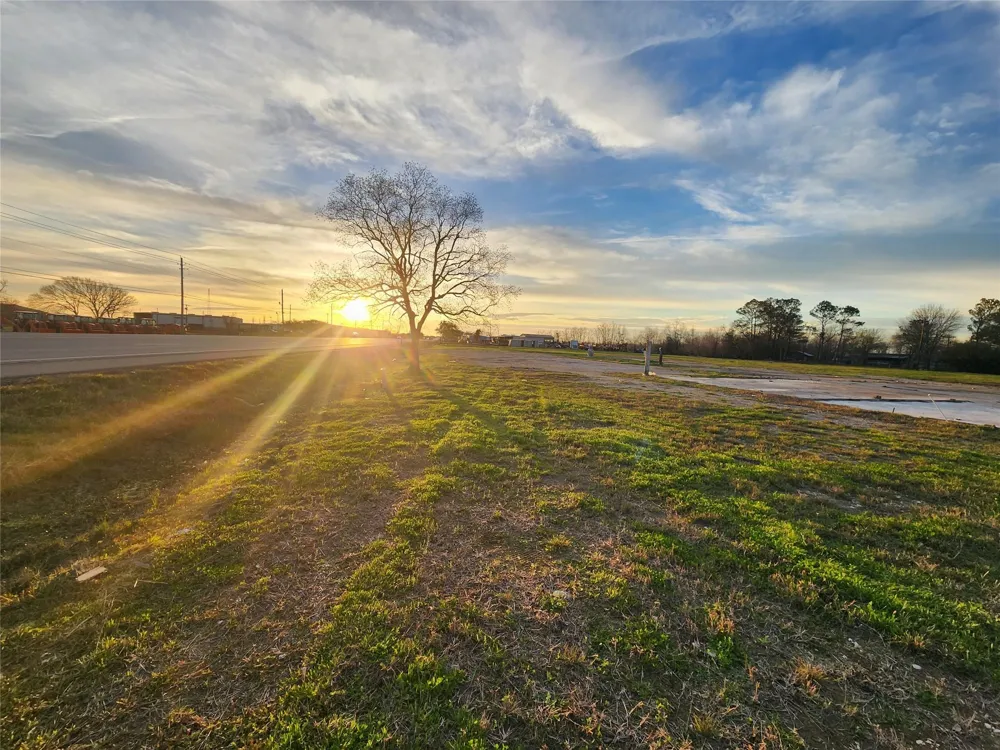 3610 E Highway 6 Alvin, TX 77511