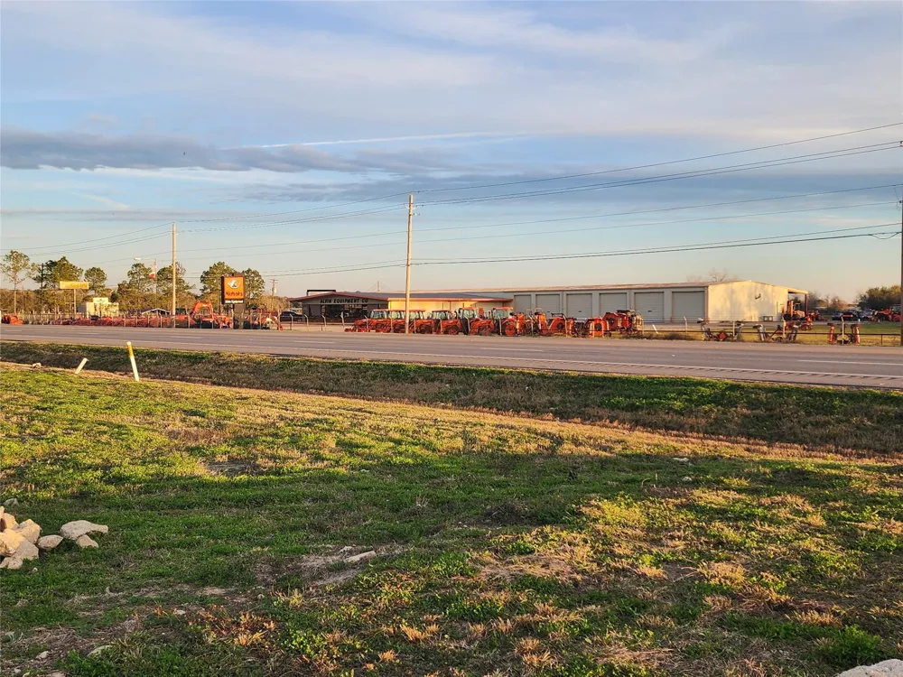 3610 E Highway 6 Alvin, TX 77511