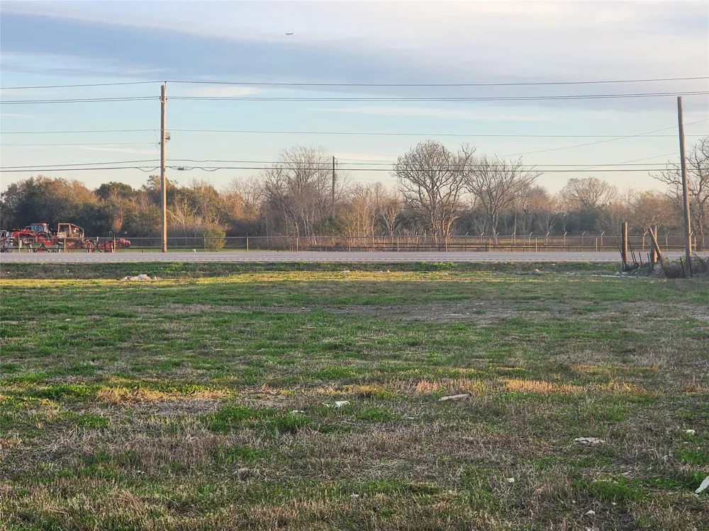 3610 E Highway 6 Alvin, TX 77511