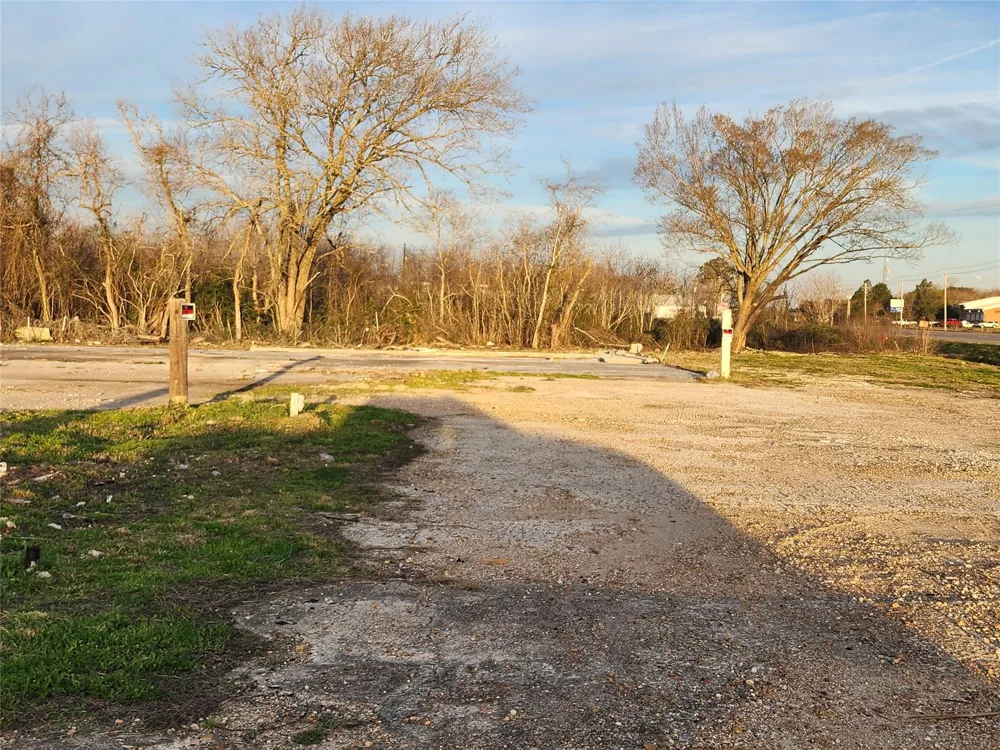 3610 E Highway 6 Alvin, TX 77511