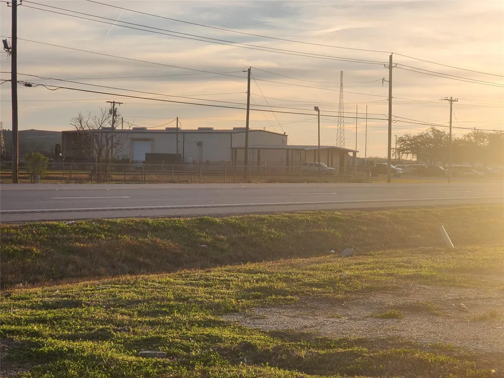 3610 E Highway 6 Alvin, TX 77511